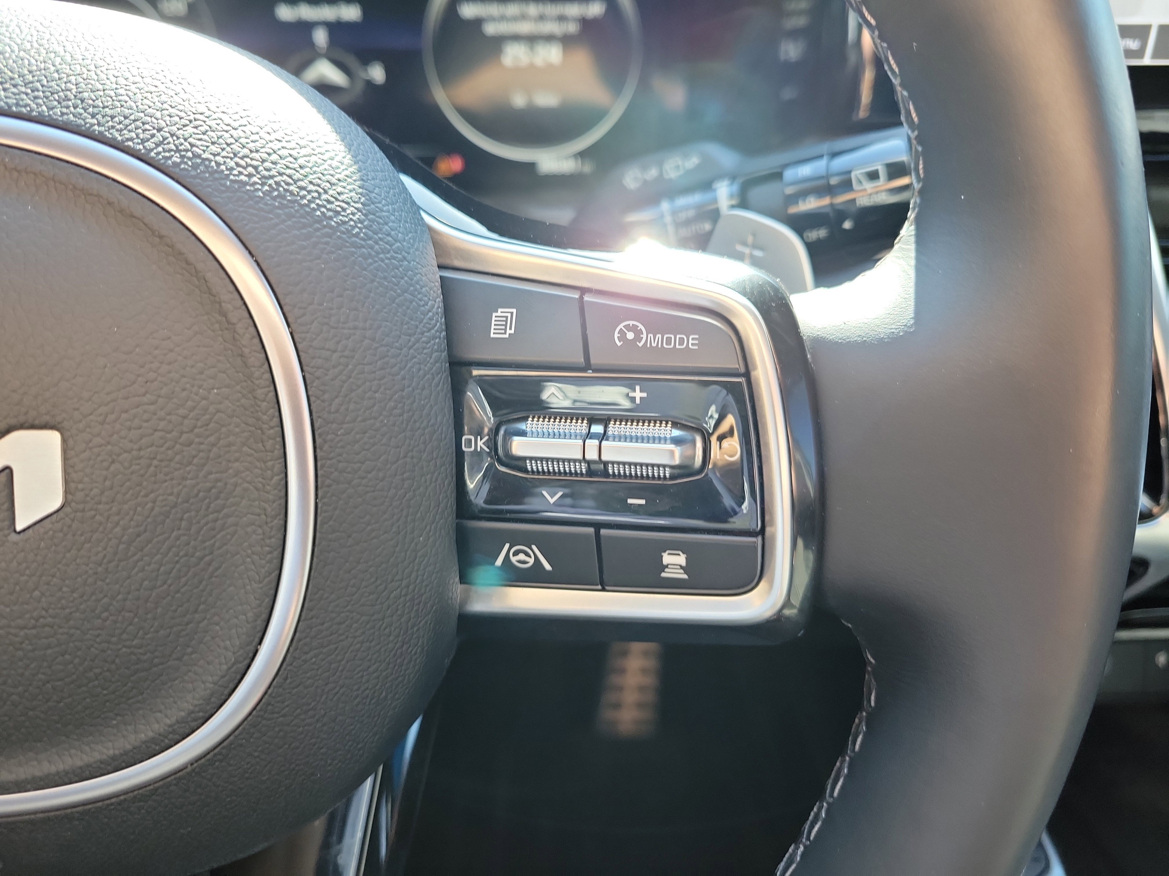 Certified 2023 Kia Sorento SX Prestige AWD/4WD image 30