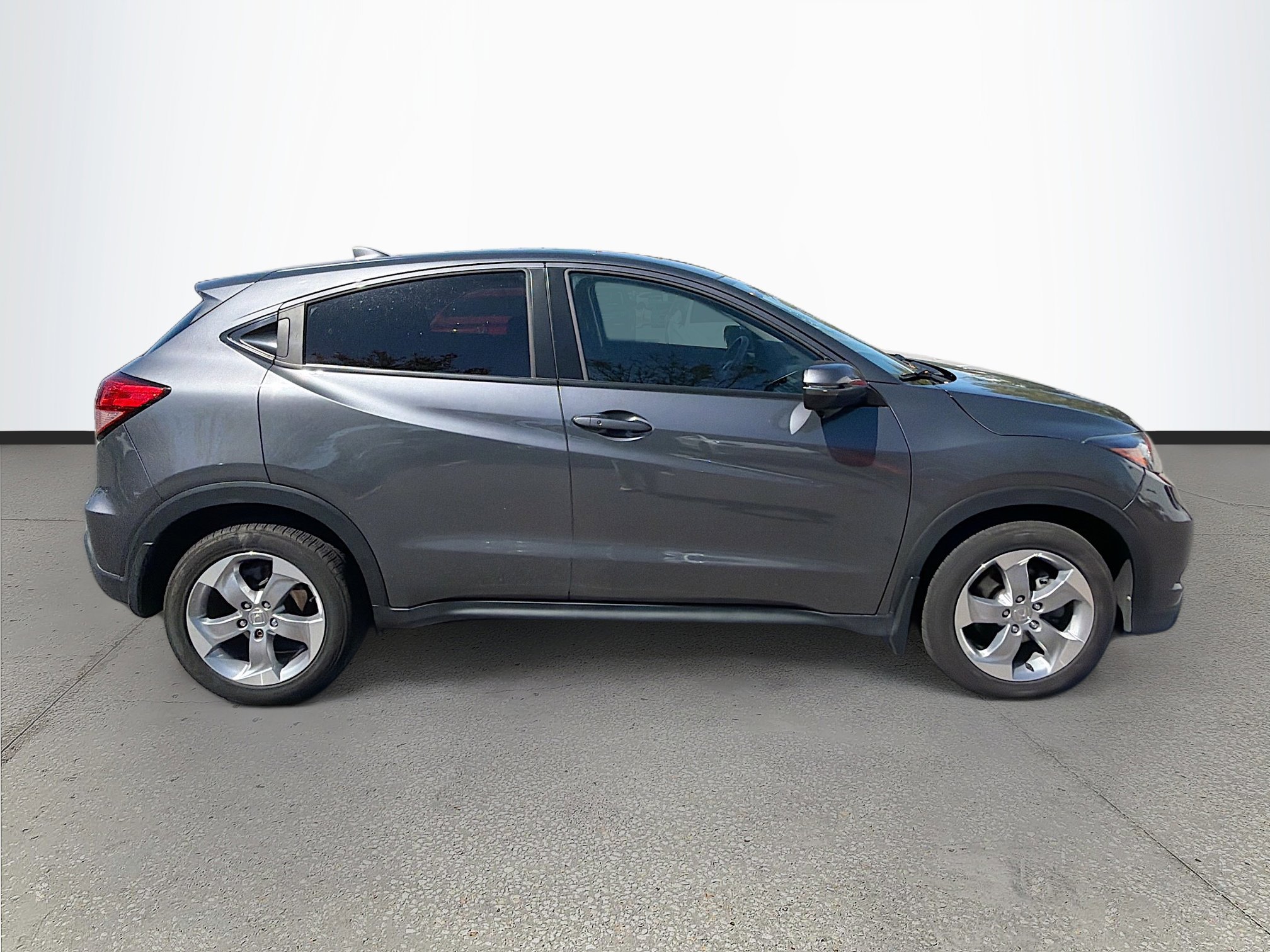 Used 2017 Honda HR-V EX image 2