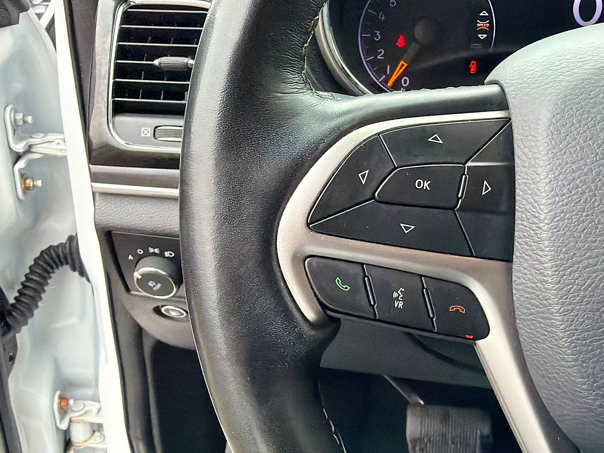 Used 2020 Jeep Grand Cherokee Overland image 35