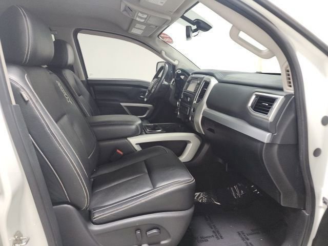 Used 2018 Nissan Titan PRO-4X w/ Pro-4x Convenience Package AWD/4WD image 16