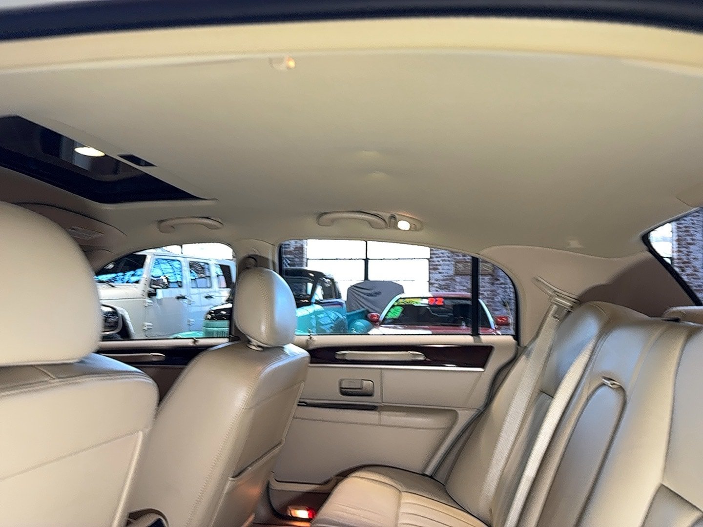 Used 2007 Lincoln Town Car Signature RWD image 53