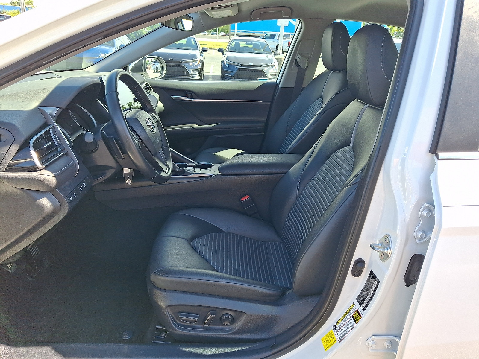 Used 2024 Toyota Camry SE FWD image 14