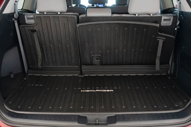 Used 2023 Toyota Highlander LE FWD image 14