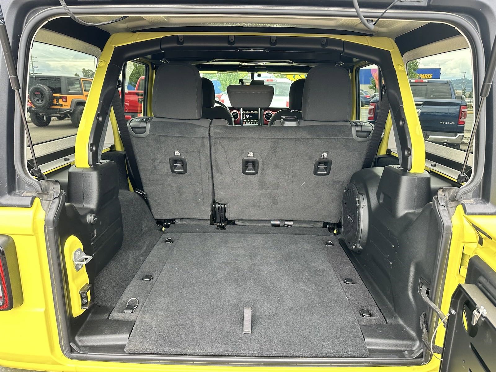 Used 2023 Jeep Wrangler Unlimited Rubicon w/ Cold Weather Group image 5