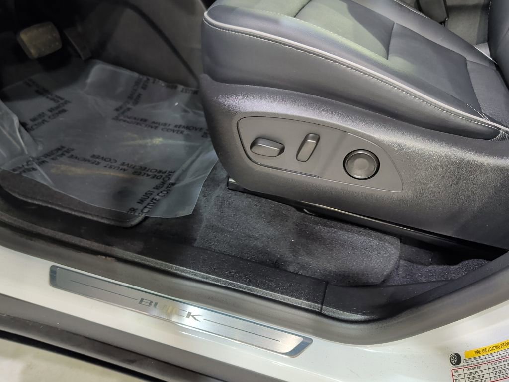 Certified 2025 Buick Enclave Preferred image 12