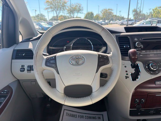 Used 2012 Toyota Sienna XLE w/ Entertainment Pkg FWD image 26