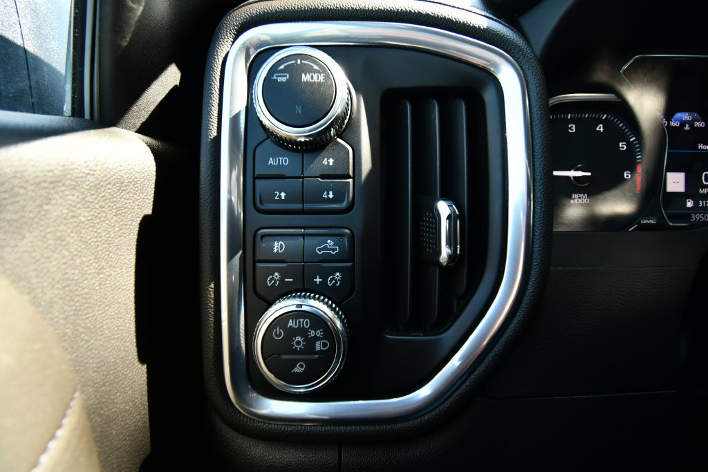 Used 2022 GMC Sierra 1500 Denali w/ Driver Alert Package II AWD/4WD image 23