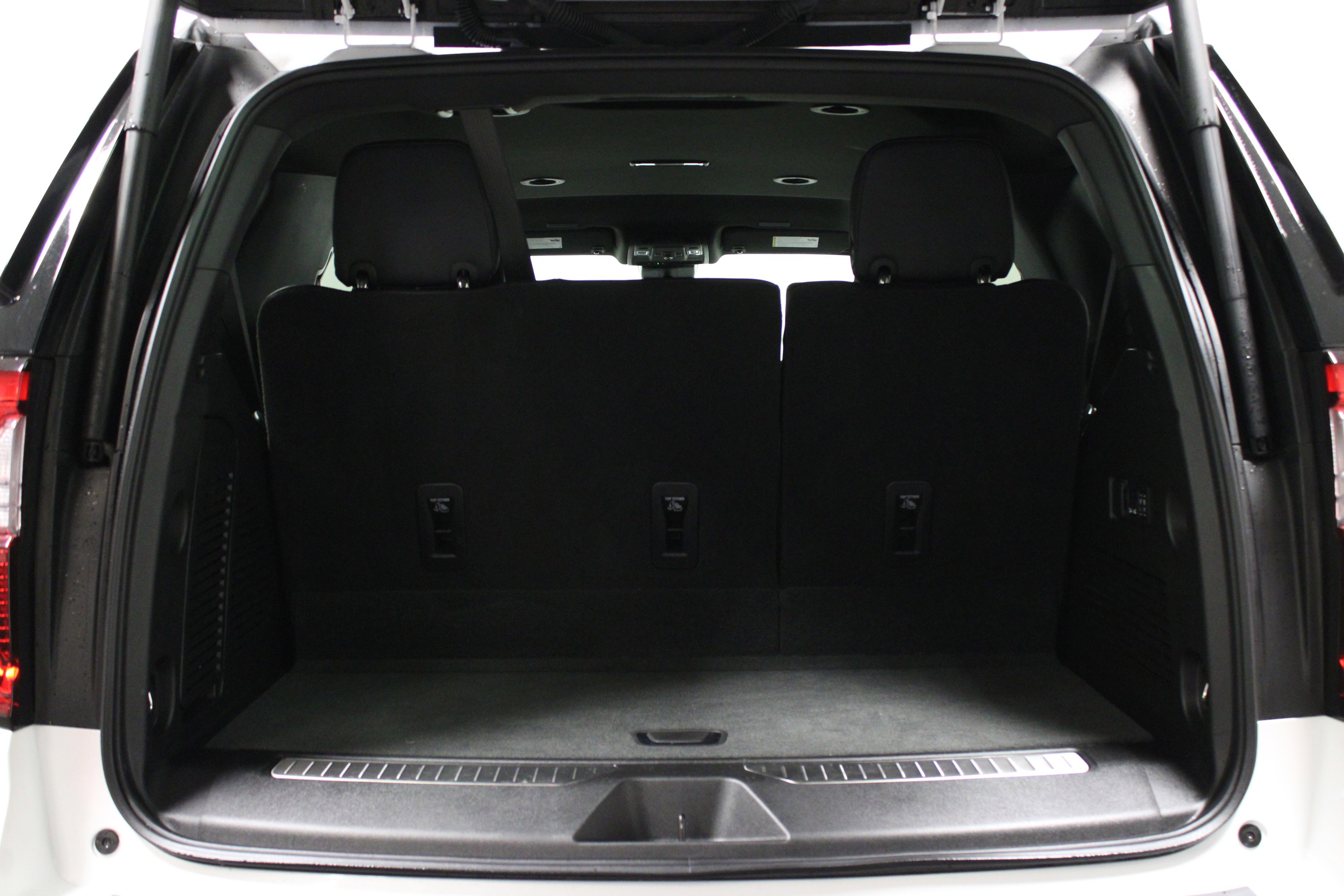 Used 2025 GMC Yukon Denali w/ Advanced Technology Package image 16