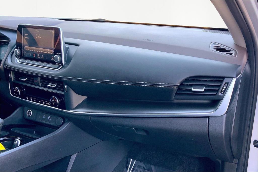 Used 2023 Nissan Rogue SV image 18