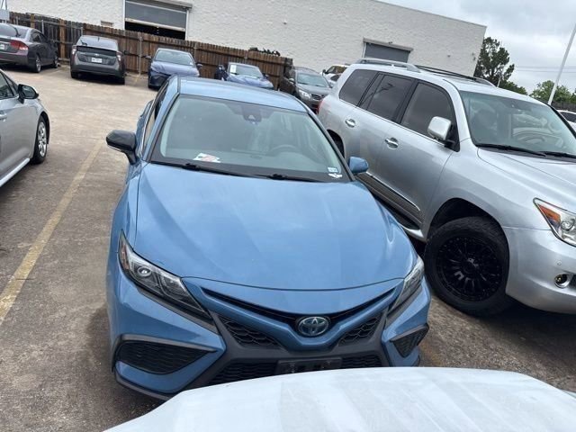 Used 2024 Toyota Camry SE FWD image 2