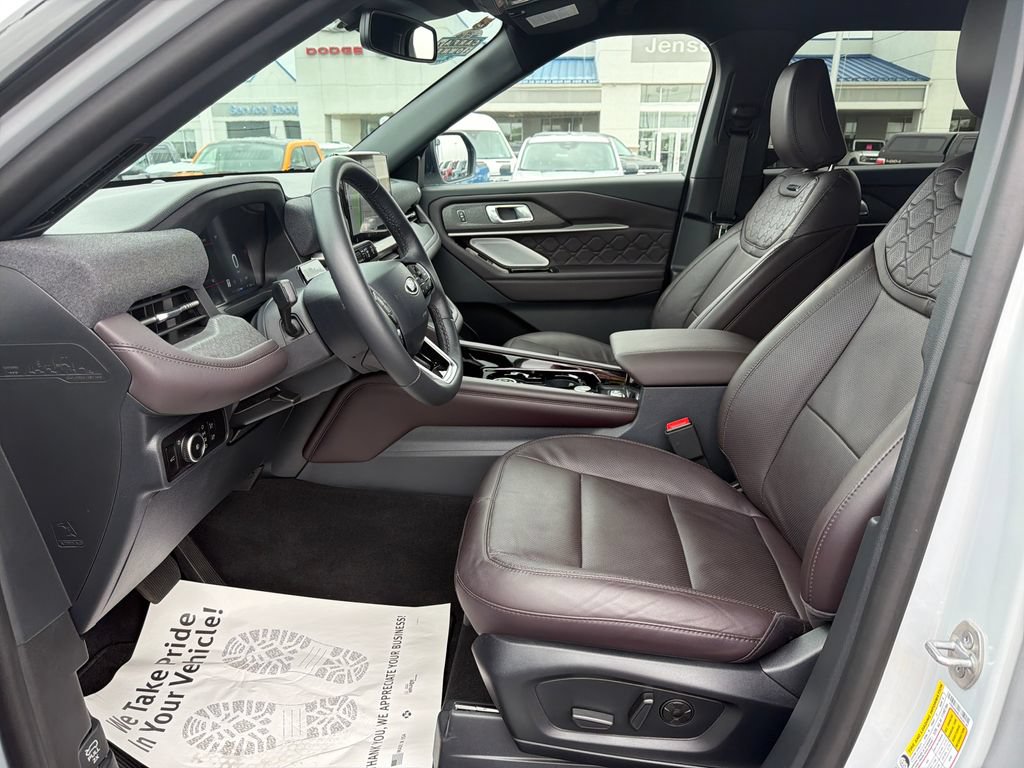 Used 2026 Ford Explorer Platinum w/ LUX Leather Package AWD/4WD image 9