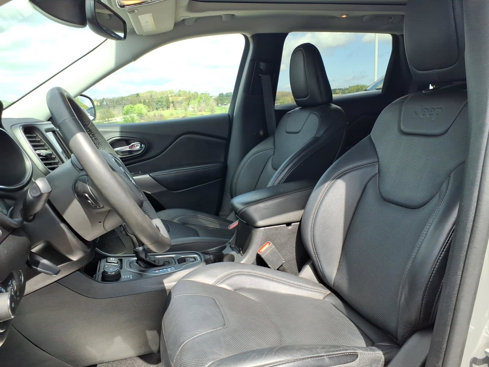 Used 2021 Jeep Cherokee Latitude Lux w/ Sun & Sound Group image 8