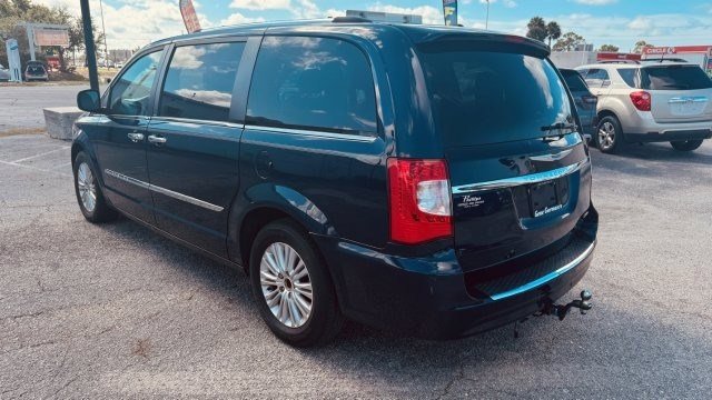 Used 2012 Chrysler Town & Country Limited image 4