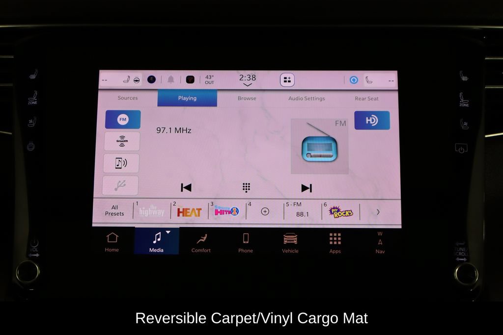 Used 2025 Jeep Wagoneer L Series II w/ Convenience Group I AWD/4WD image 32