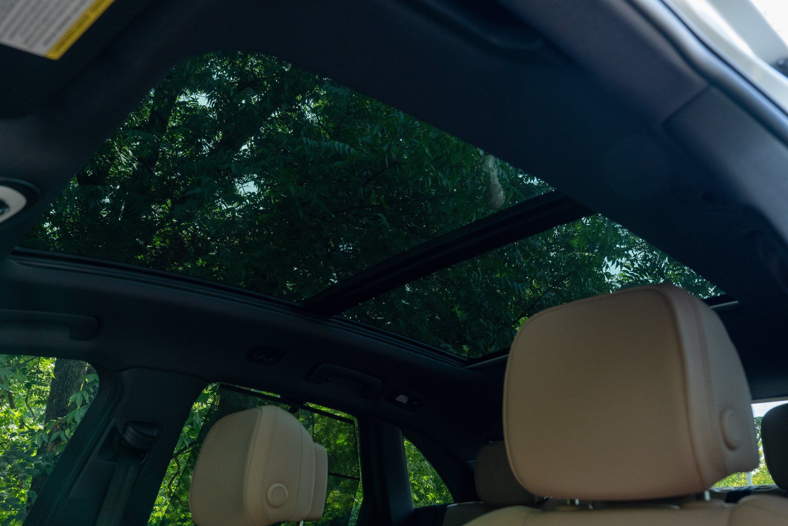 Certified 2024 Porsche Macan AWD/4WD image 32