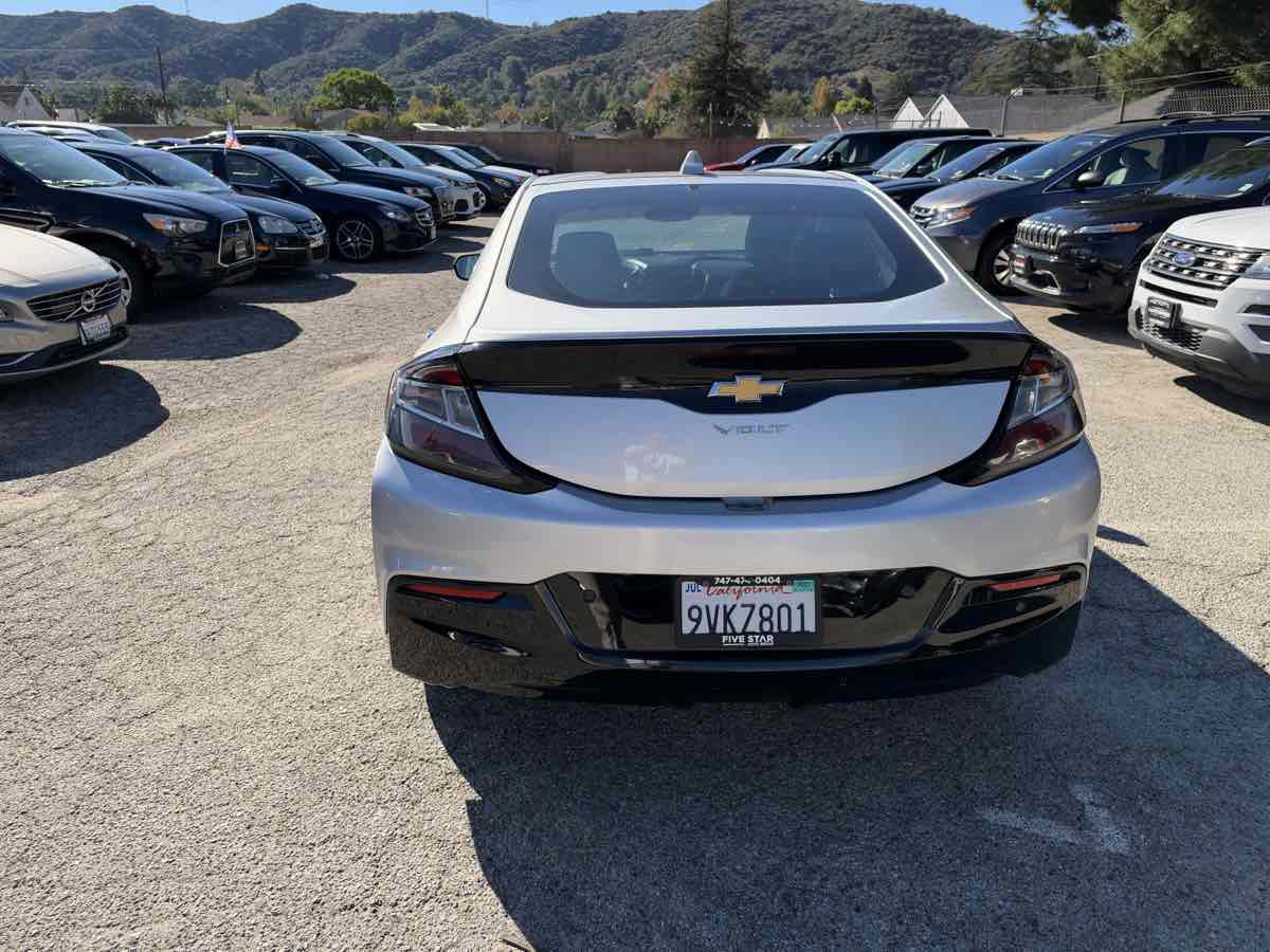 Used 2017 Chevrolet Volt Premier w/ Driver Confidence II Package FWD image 5