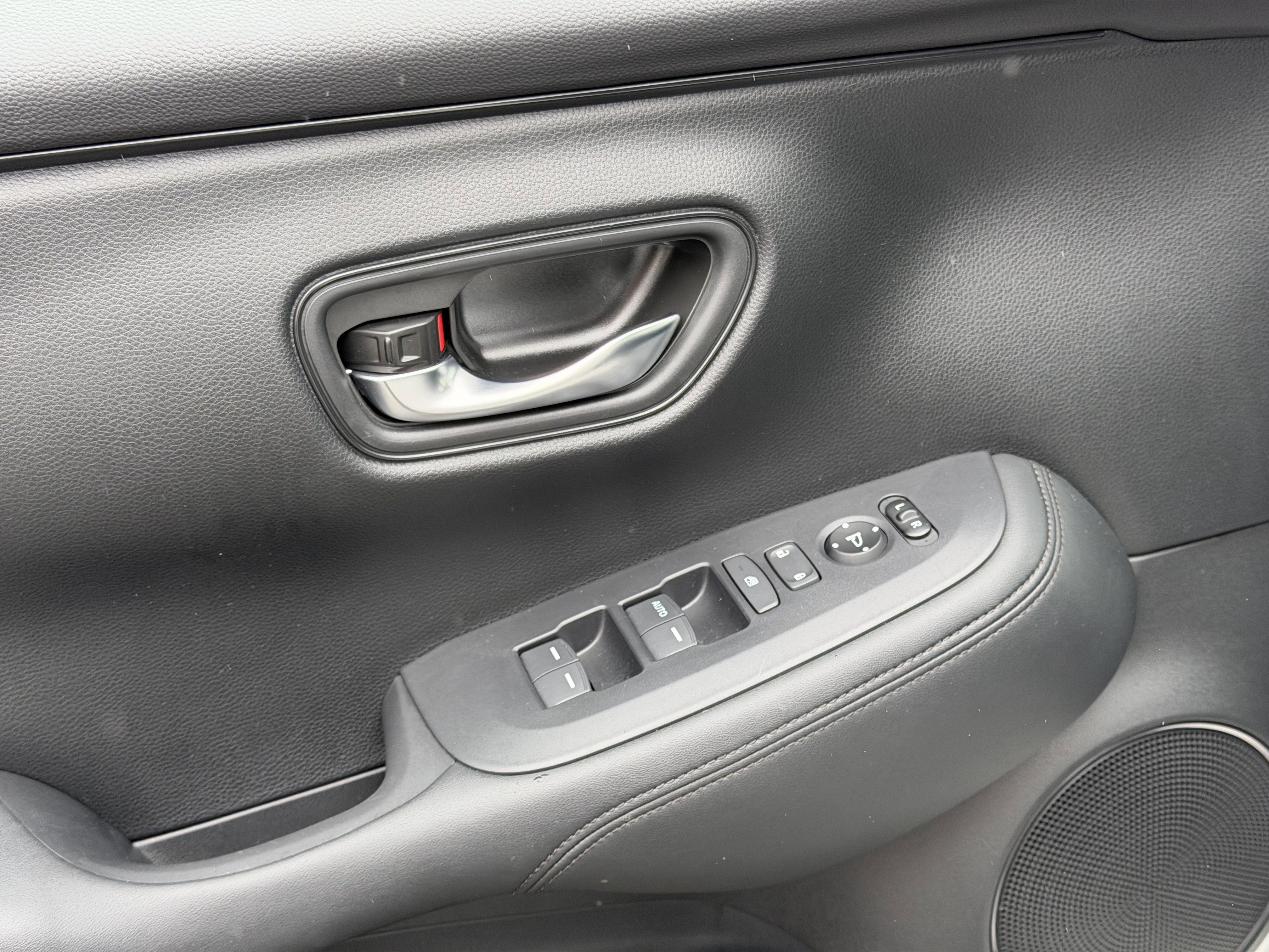 Certified 2023 Honda HR-V LX image 11