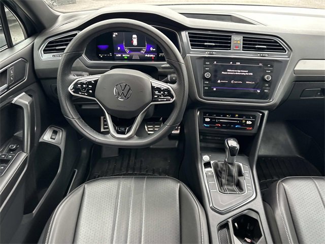 Used 2022 Volkswagen Tiguan SE R-Line image 2