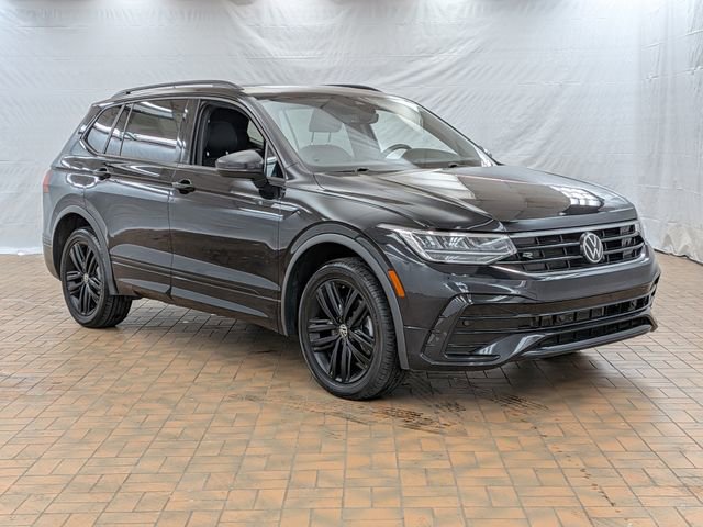 Used 2022 Volkswagen Tiguan SE R-Line image 1
