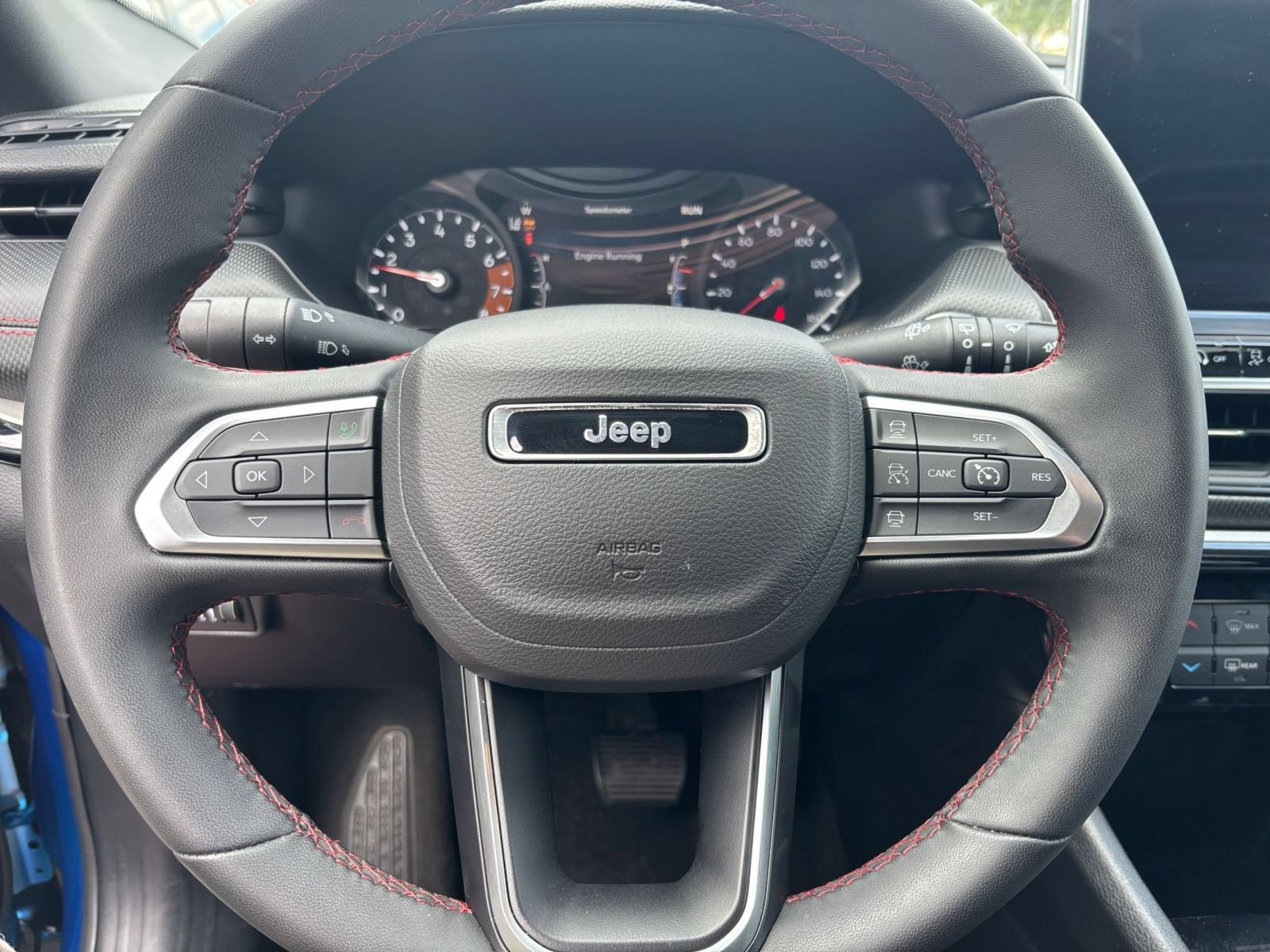 Used 2025 Jeep Compass Trailhawk AWD/4WD image 27
