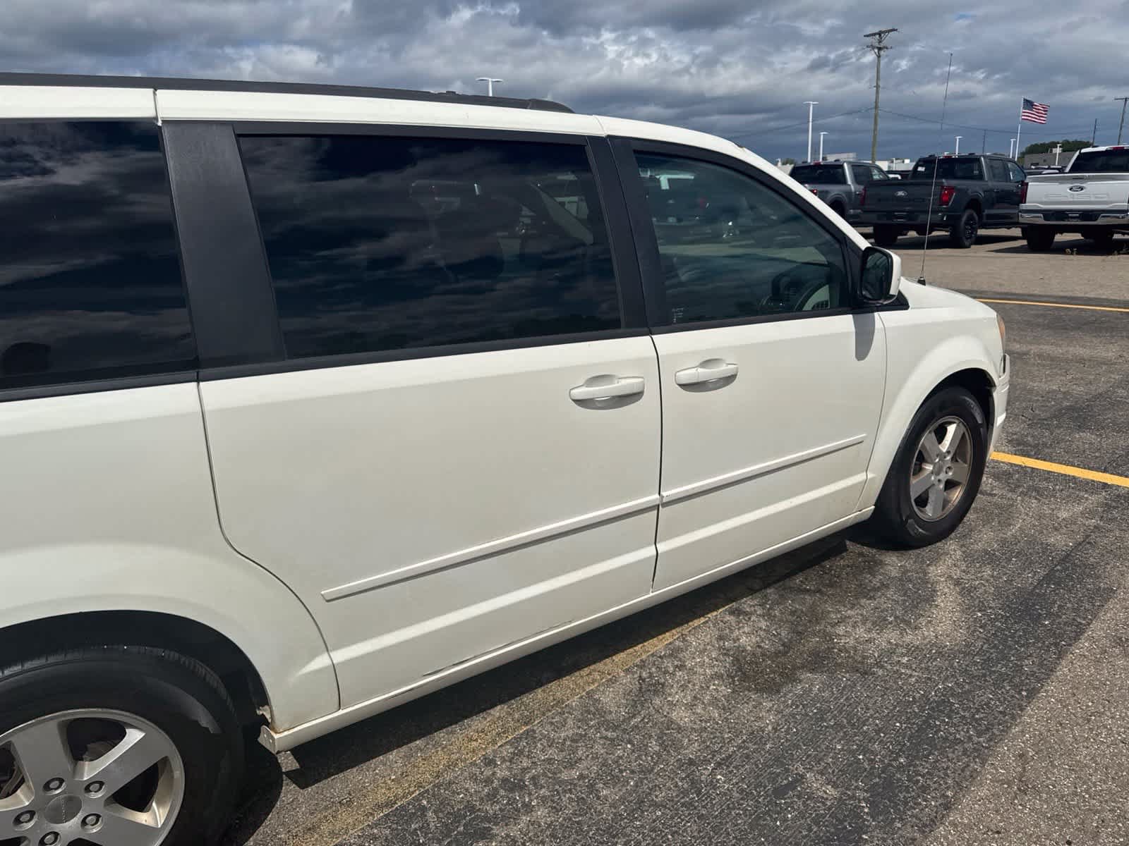 Used 2013 Dodge Grand Caravan SXT FWD image 12