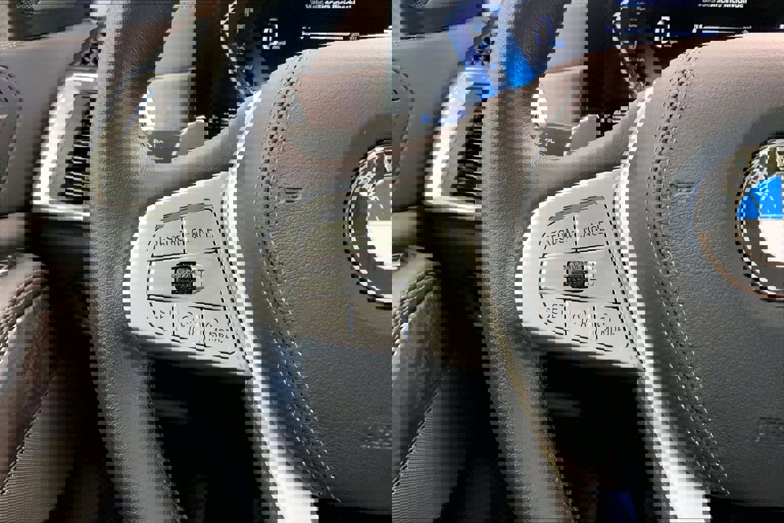 Certified 2023 BMW X7 xDrive40i w/ Premium Package AWD/4WD image 13