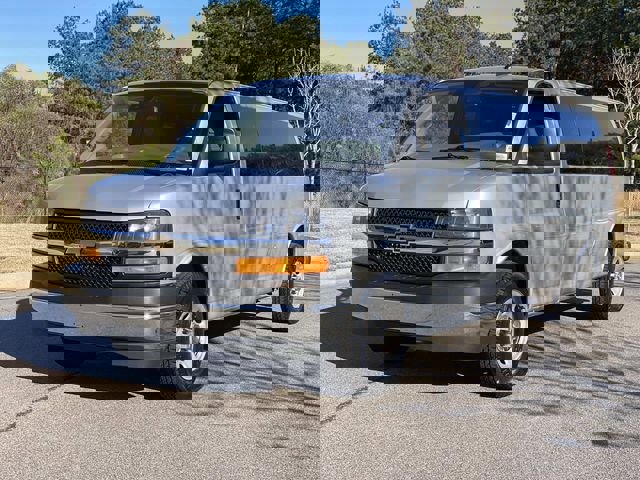 Used 2025 Chevrolet Express 3500 LT w/ LT Preferred Equipment Group image 10