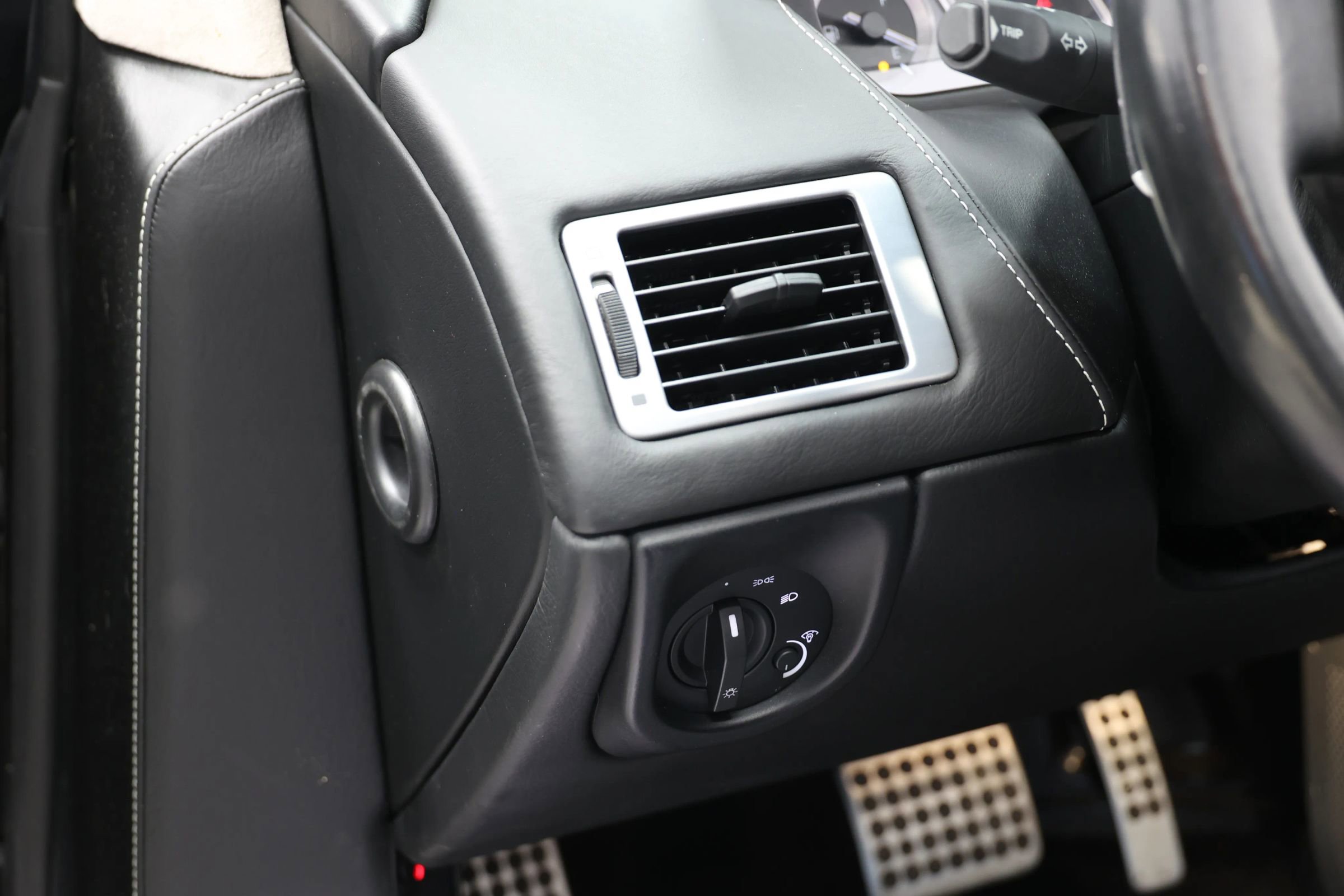 Used 2012 Aston Martin Virage Volante image 18
