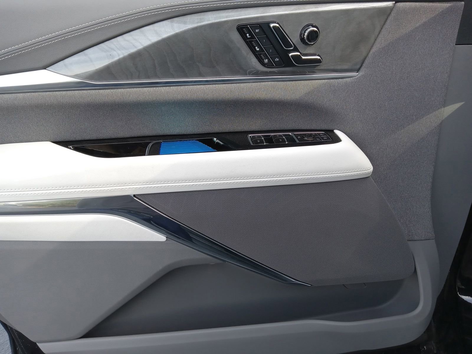 New 2026 Cadillac Escalade IQ Sport 1 w/ LPO, ONYX Package image 8
