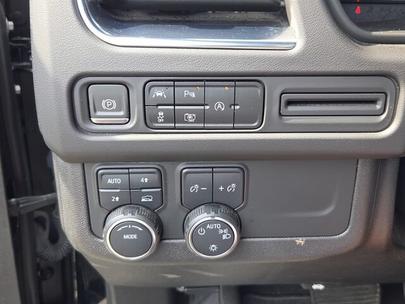 Used 2023 Chevrolet Tahoe RST w/ Luxury Package AWD/4WD image 28