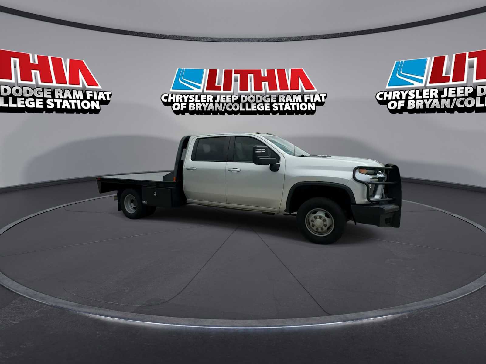 Used 2022 Chevrolet Silverado 3500 LT w/ Convenience Package AWD/4WD image 3