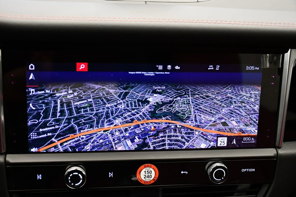 Certified 2025 Porsche Macan image 30