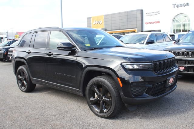 Used 2023 Jeep Grand Cherokee Altitude image 1