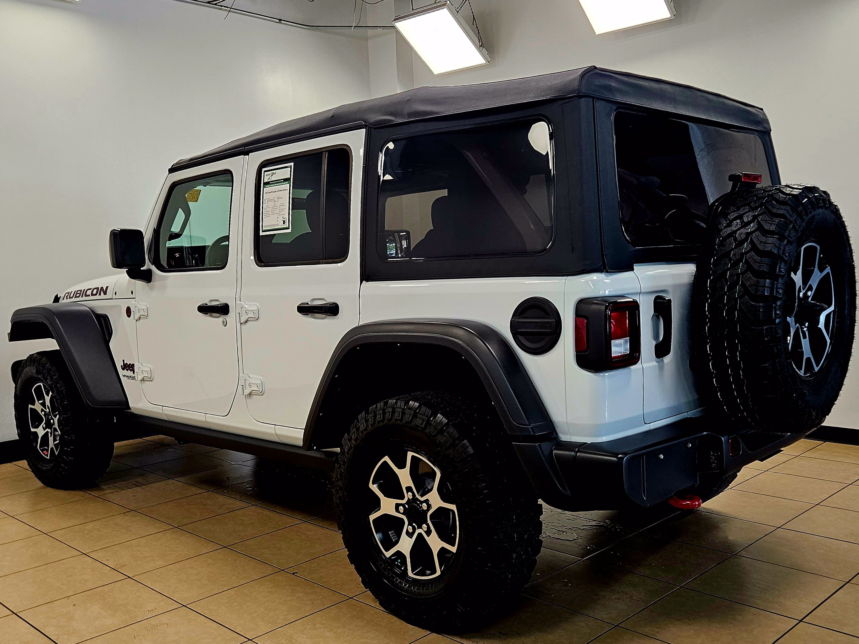 Used 2021 Jeep Wrangler Unlimited Rubicon w/ Cold Weather Group AWD/4WD image 4