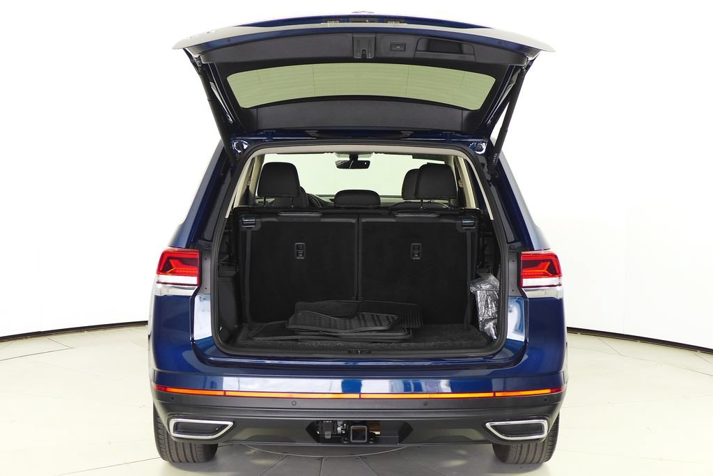 Certified 2023 Volkswagen Atlas SE w/ Black Wheel Package FWD image 10