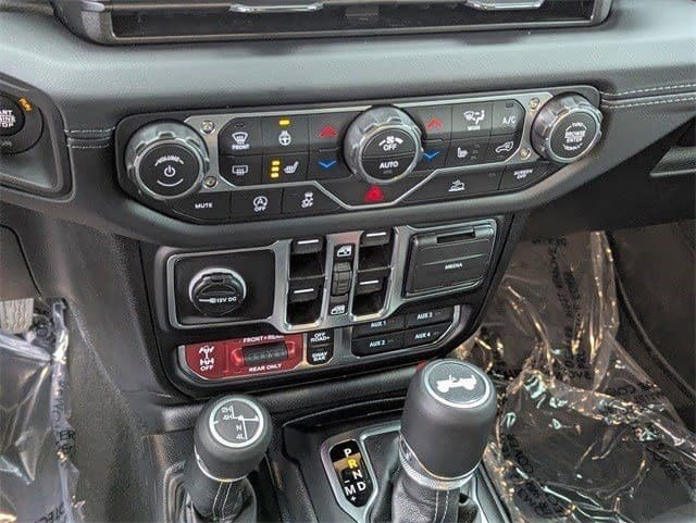 Used 2026 Jeep Wrangler Unlimited Rubicon w/ Technology Group image 24