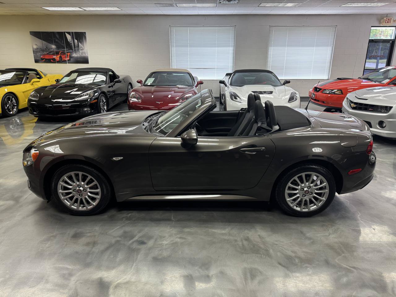 Used 2017 FIAT 124 Spider Classica RWD image 17