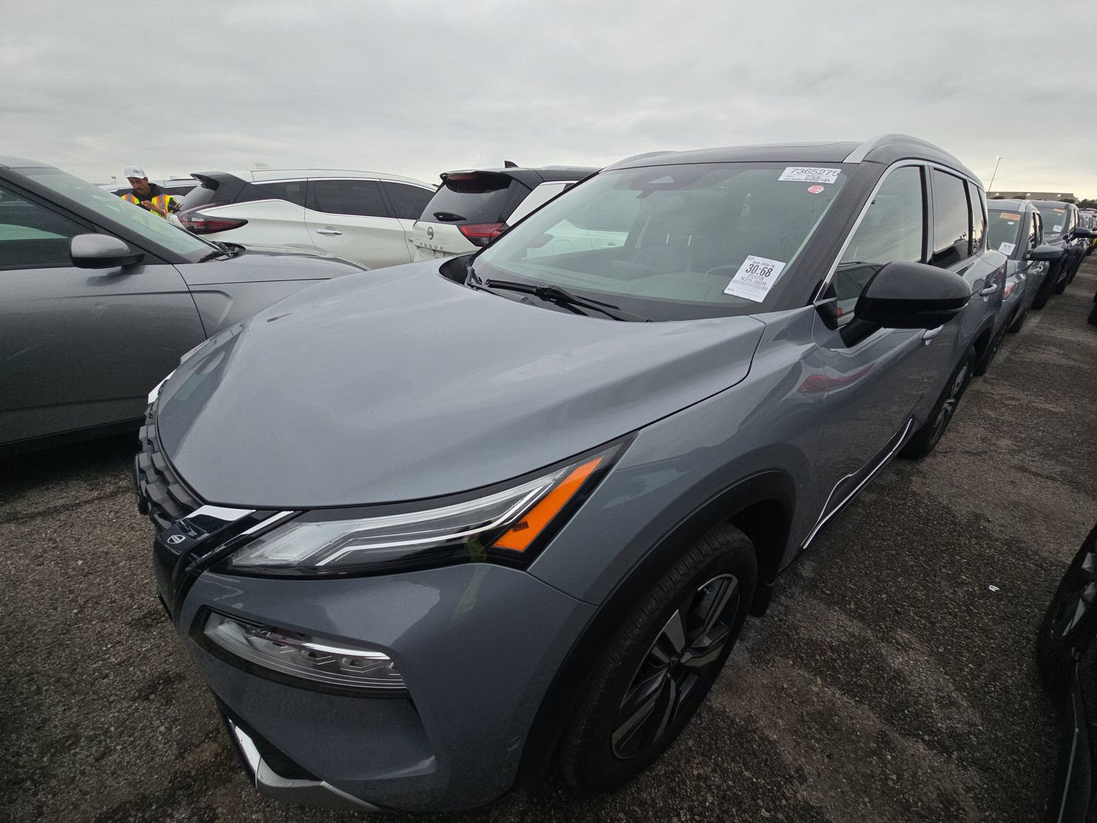 Used 2023 Nissan Rogue Platinum FWD image 2