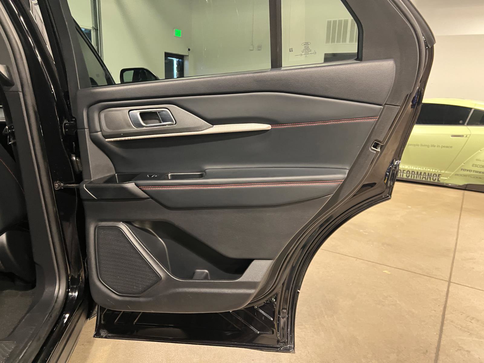 Used 2025 Ford Explorer ST-Line w/ ST-Line Street Pack image 36