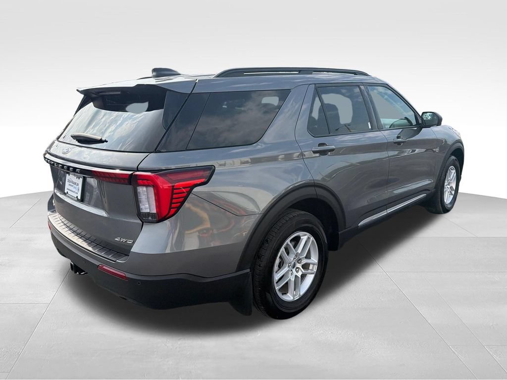 Used 2025 Ford Explorer Active AWD/4WD image 8