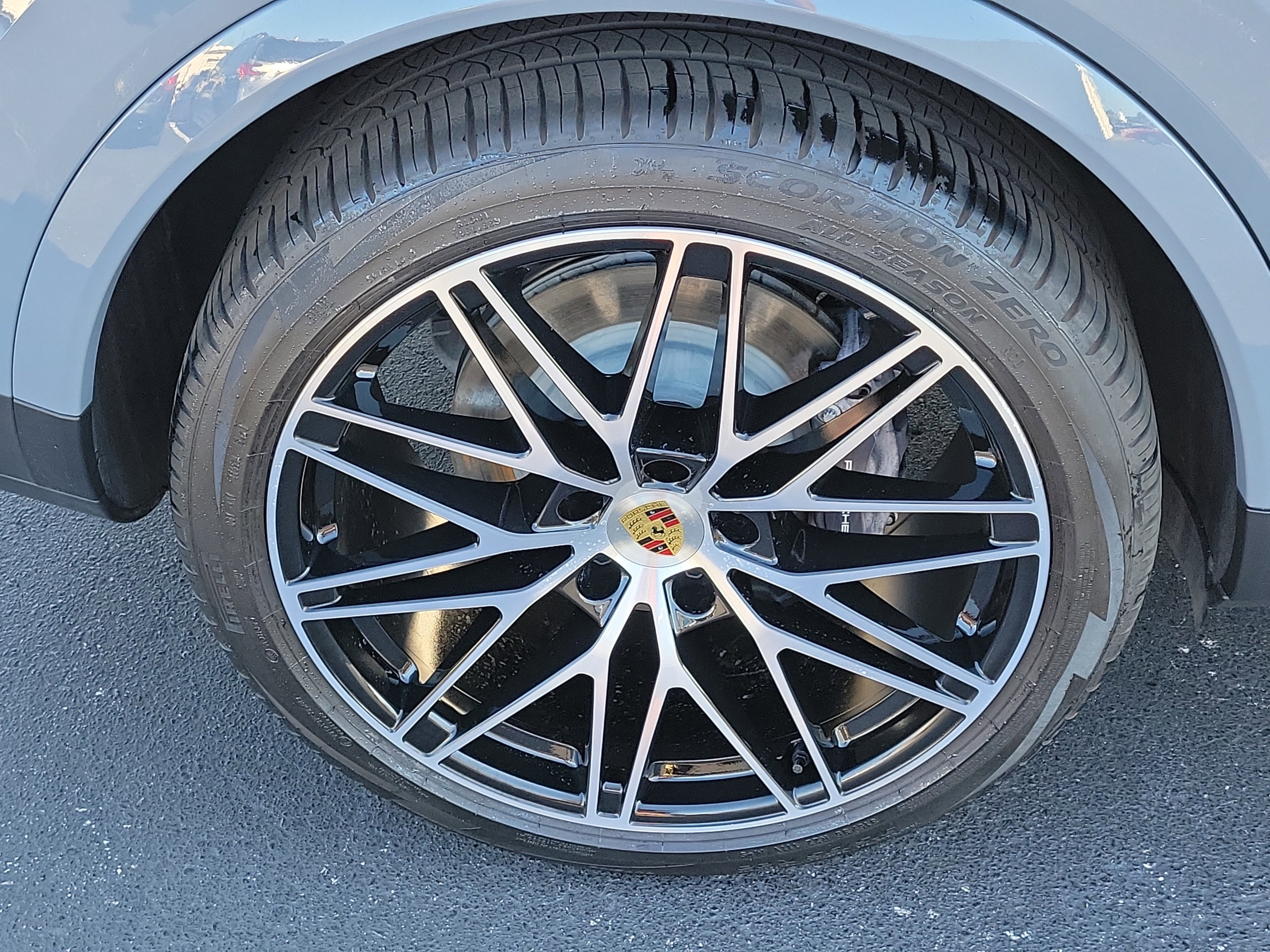 Used 2024 Porsche Cayenne Coupe image 6