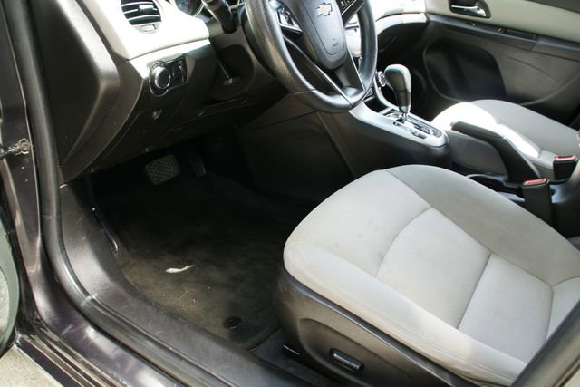 Used 2015 Chevrolet Cruze LT FWD image 11