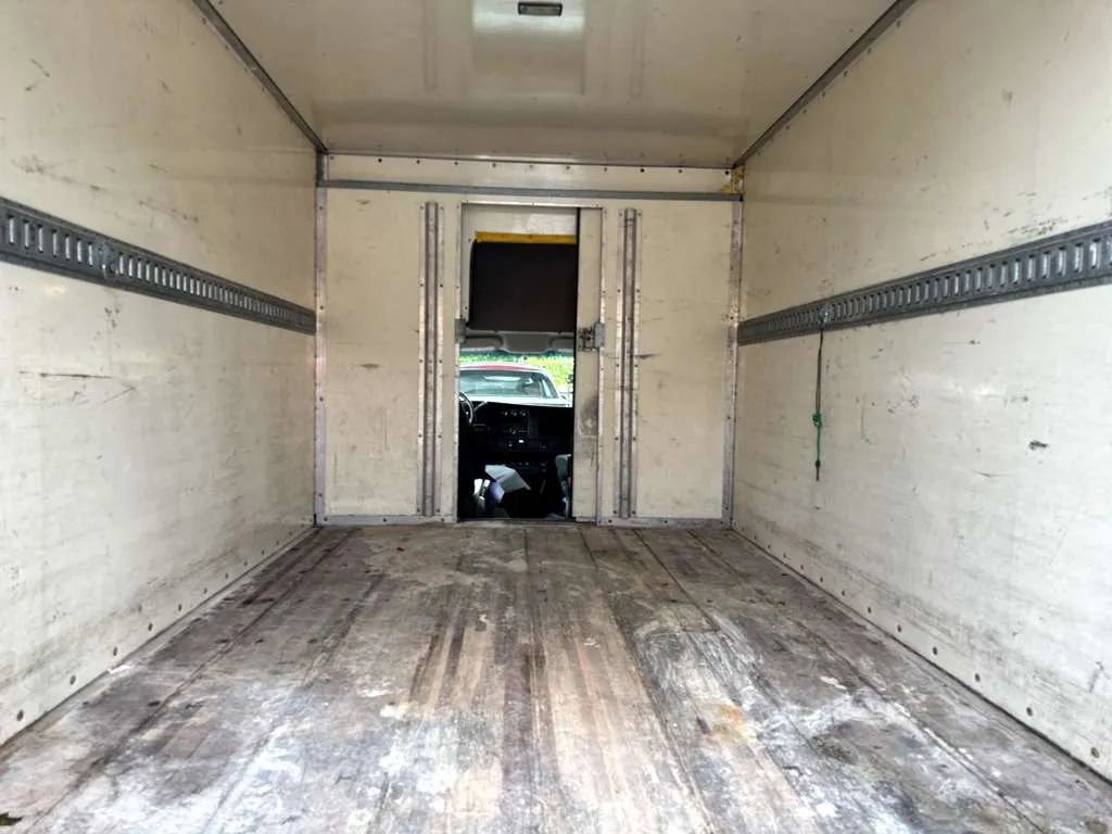 Used 2017 GMC Savana 3500 RWD image 18