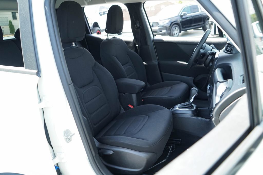 Used 2021 Jeep Renegade Latitude AWD/4WD image 33