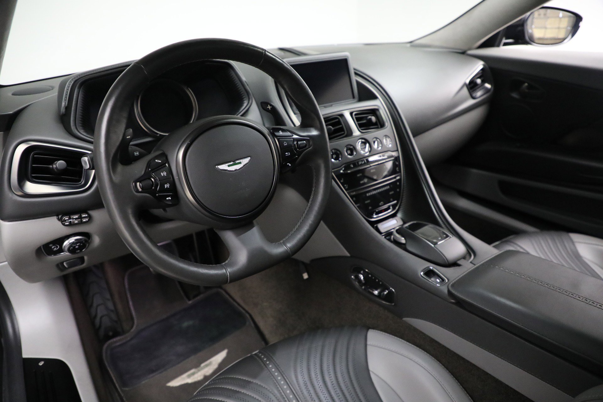 Used 2019 Aston Martin DB11 V8 image 20