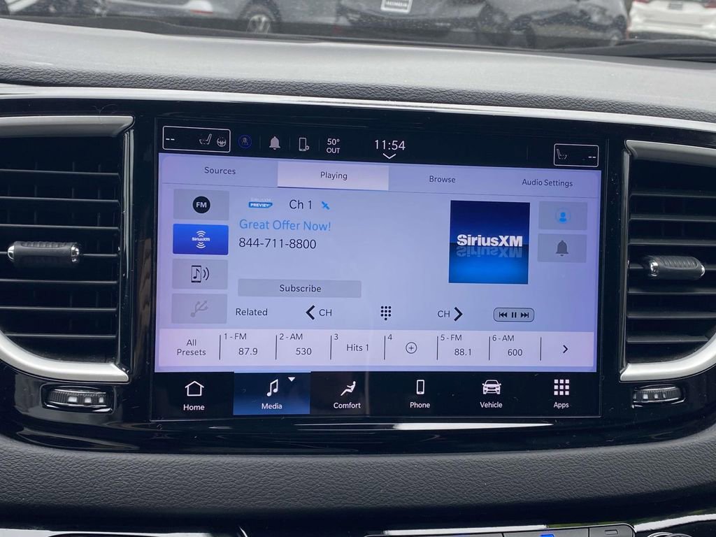 Used 2023 Chrysler Pacifica Touring-L image 25