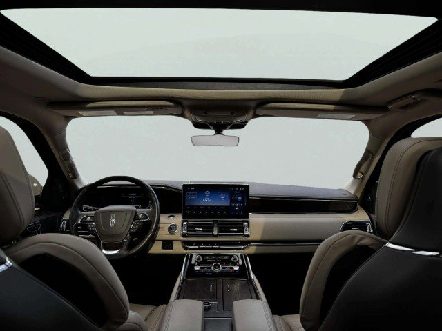 Used 2023 Lincoln Navigator Reserve image 41