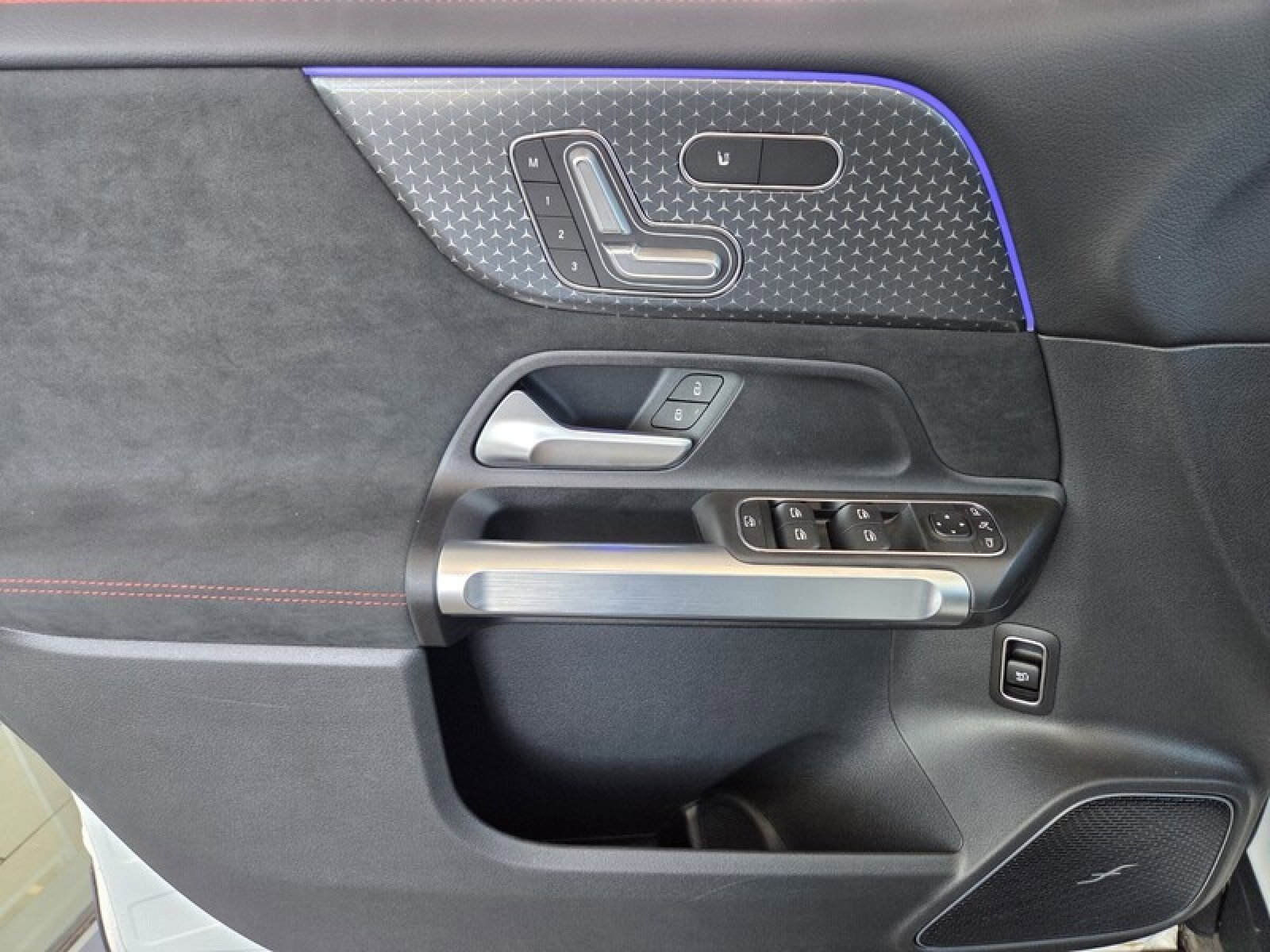 New 2025 Mercedes-Benz GLB 35 AMG 4MATIC image 21