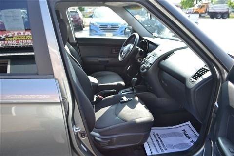 Used 2010 Kia Soul + FWD image 19