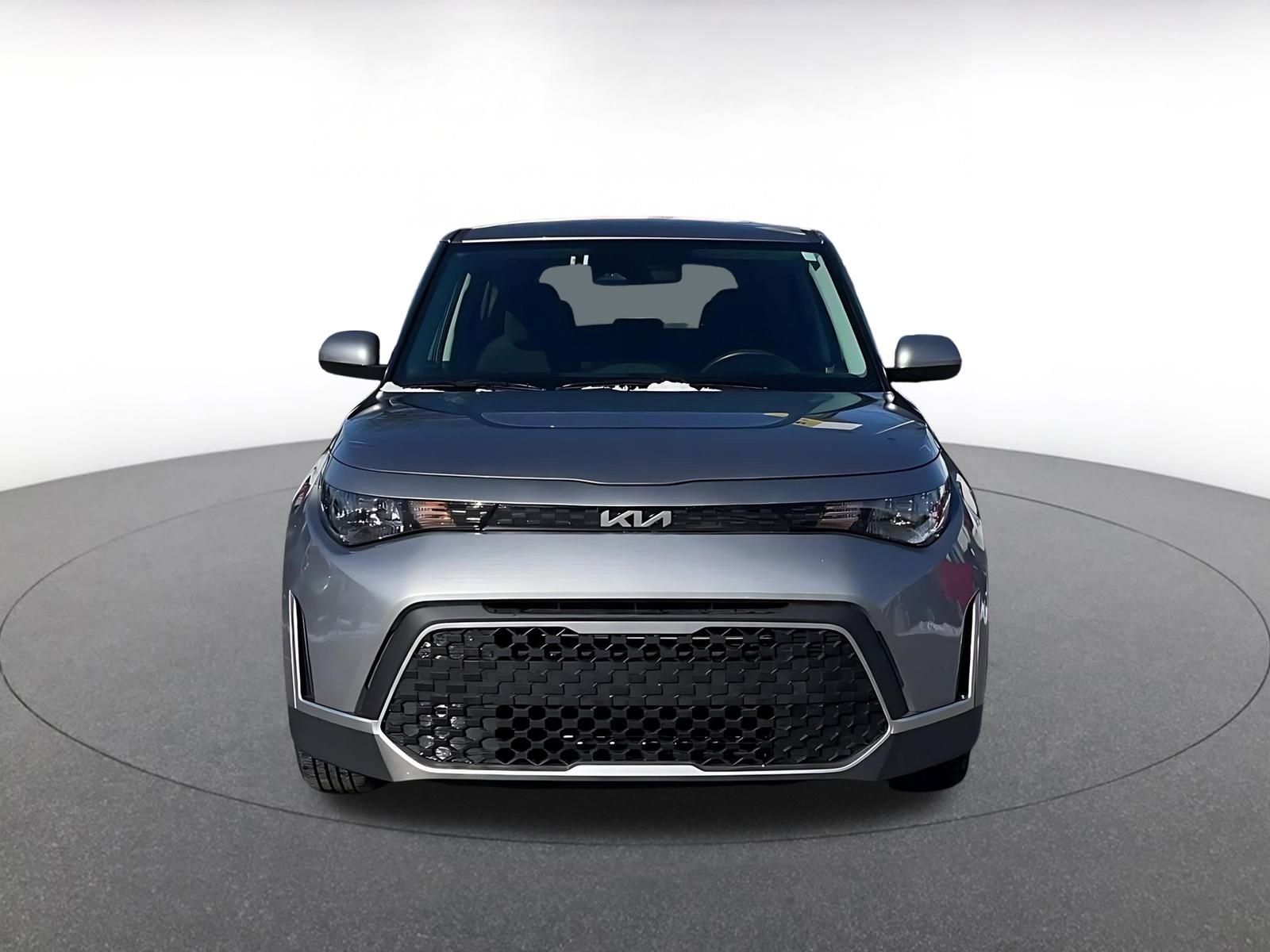 Used 2025 Kia Soul LX w/ LX Technology Package image 4